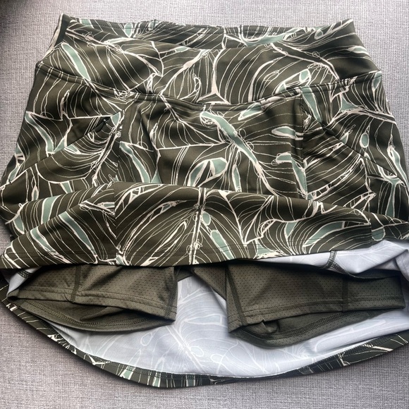 Title Nine Skort Size SMALL :: Green Print :: Athletic - Picture 4 of 10
